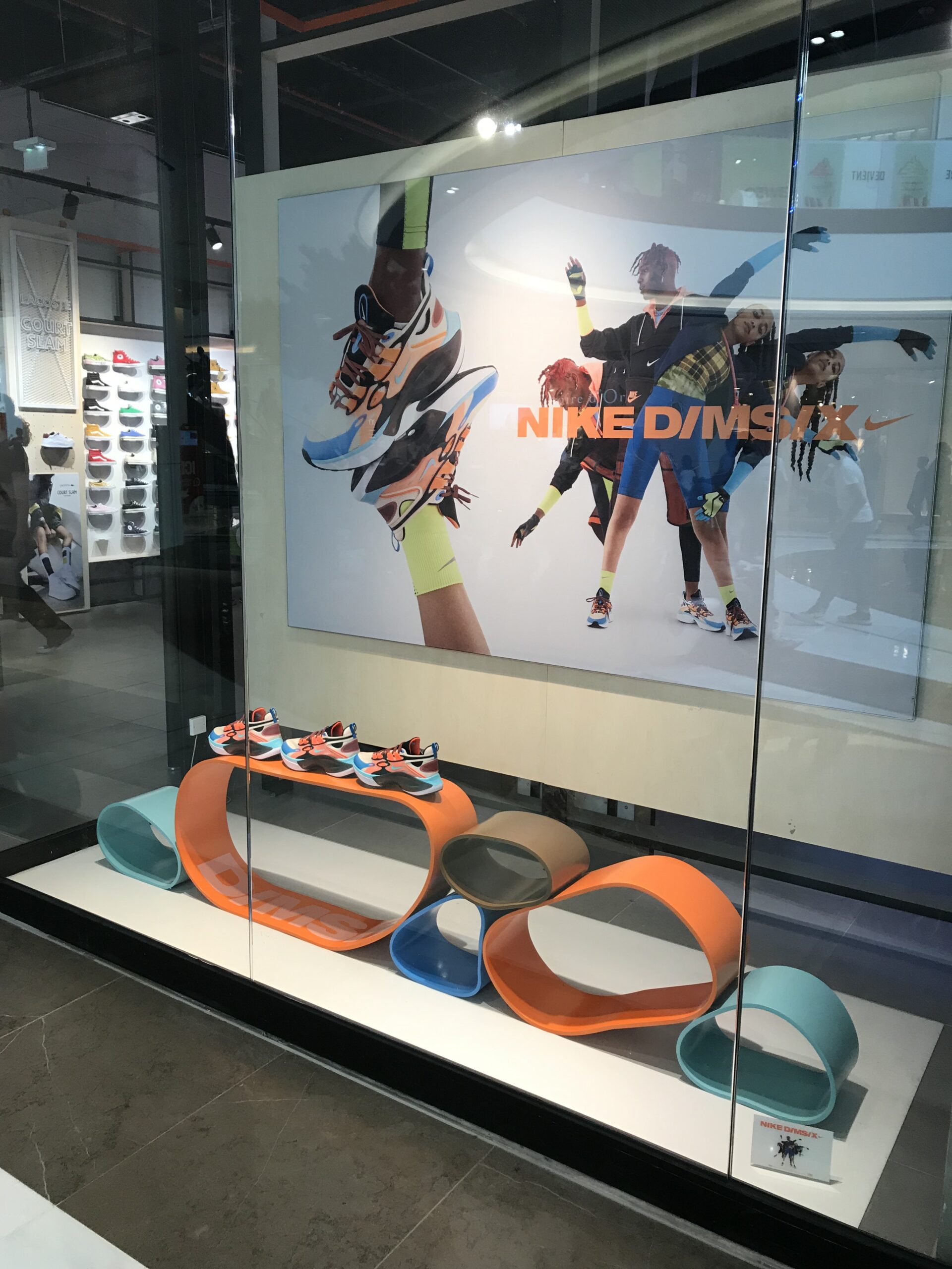 6_Exhibit-Group_Expertise_Volume_vitrine-Nike